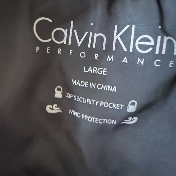 Calvin Klein vest with fur collar - Picture 5 of 5